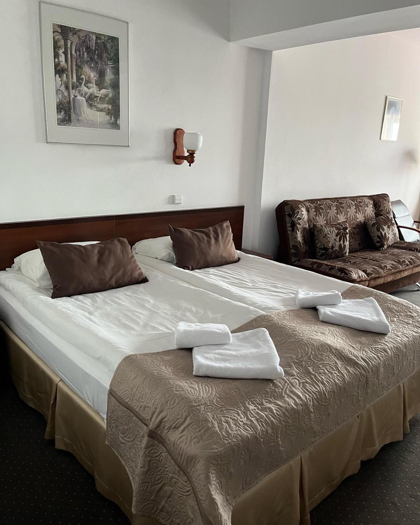 Eva Hotel Mragowo Exterior photo