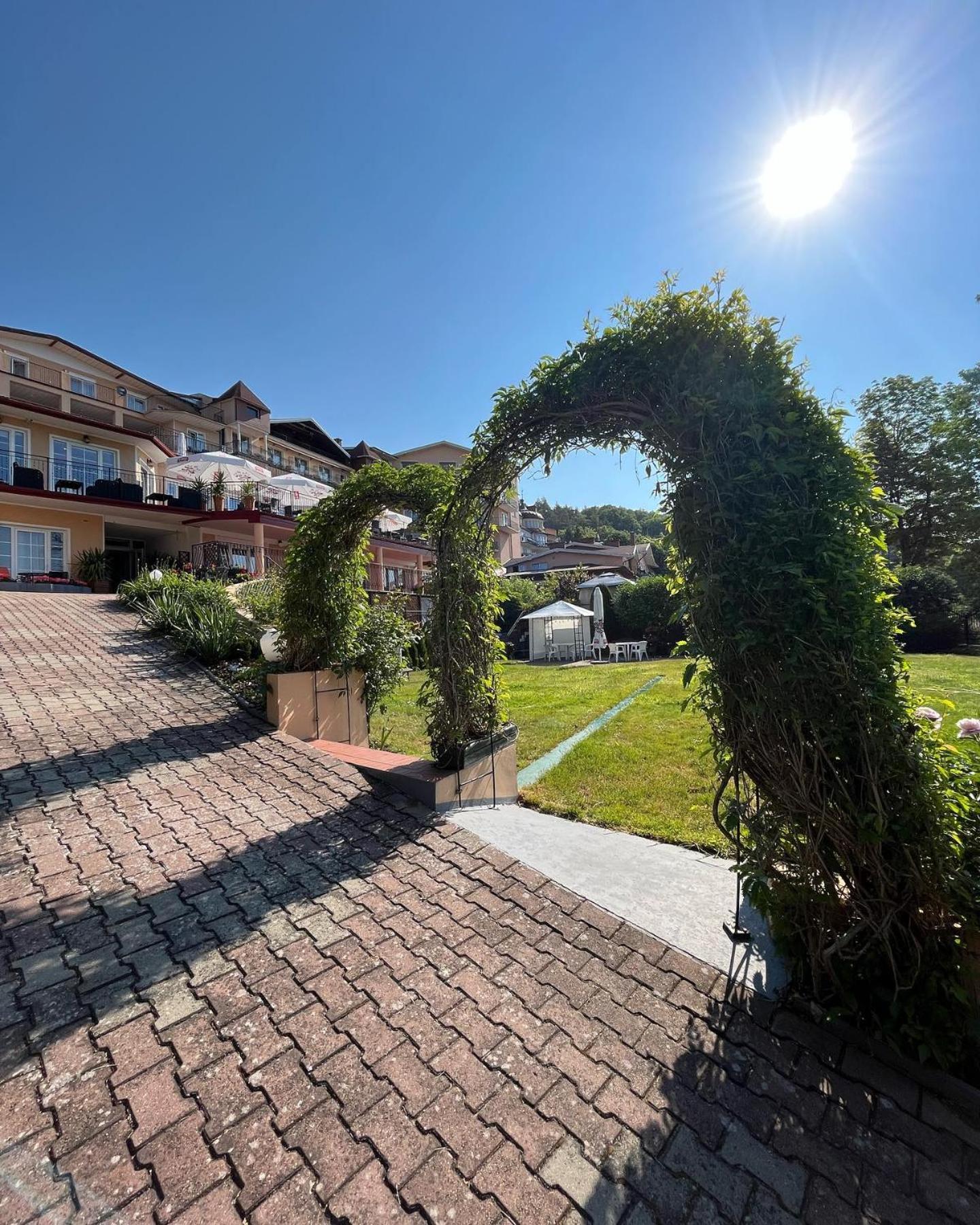 Eva Hotel Mragowo Exterior photo