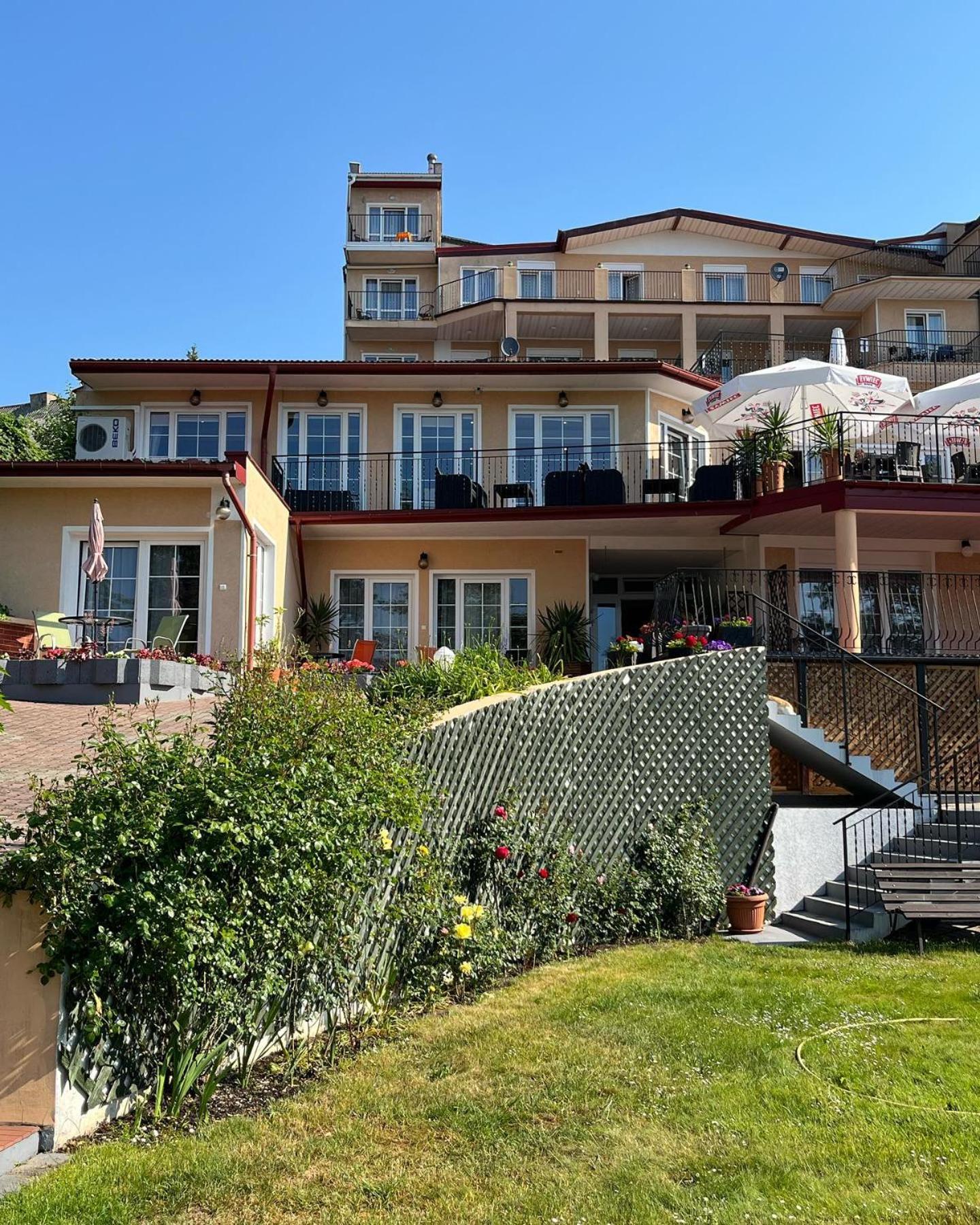 Eva Hotel Mragowo Exterior photo