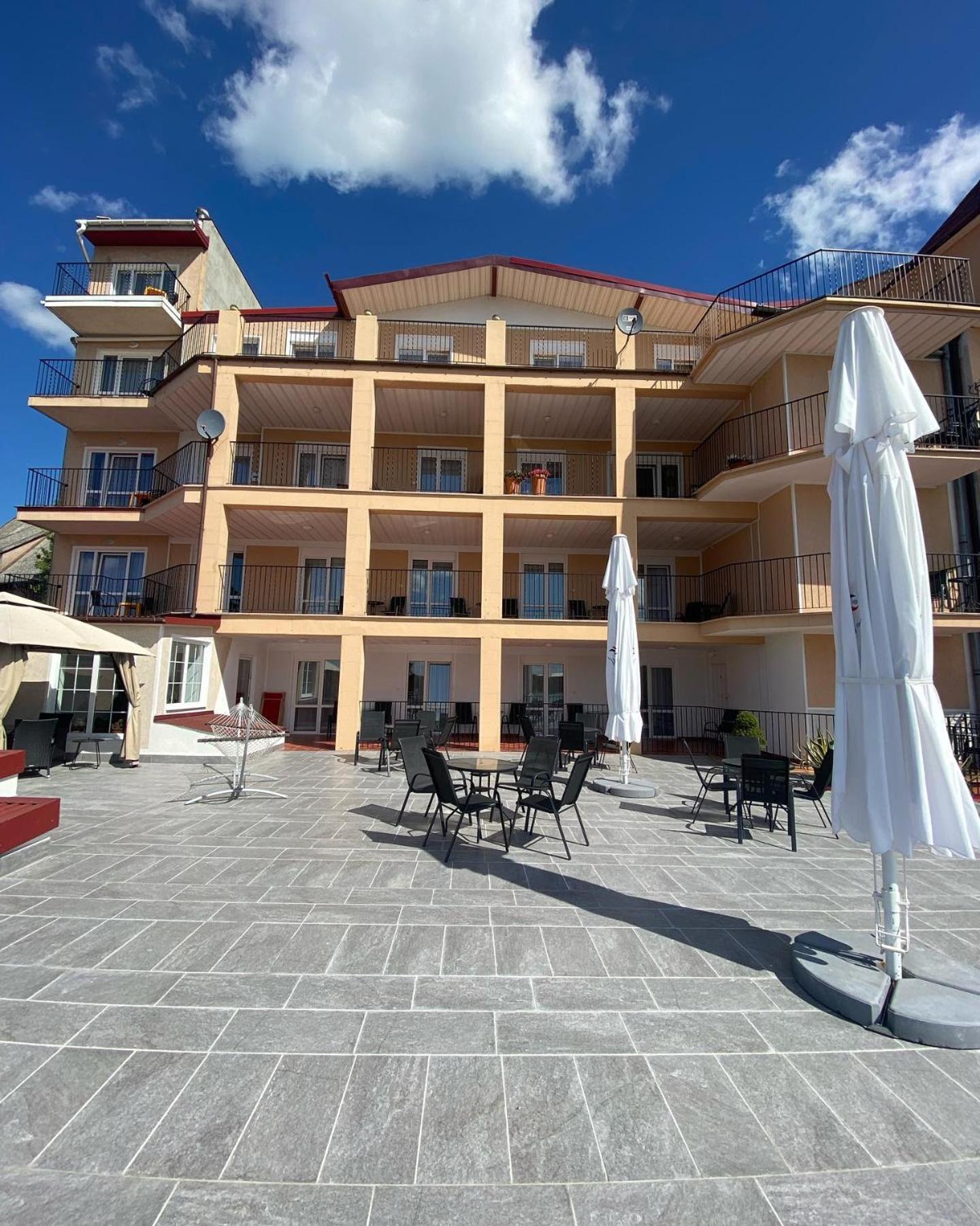 Eva Hotel Mragowo Exterior photo